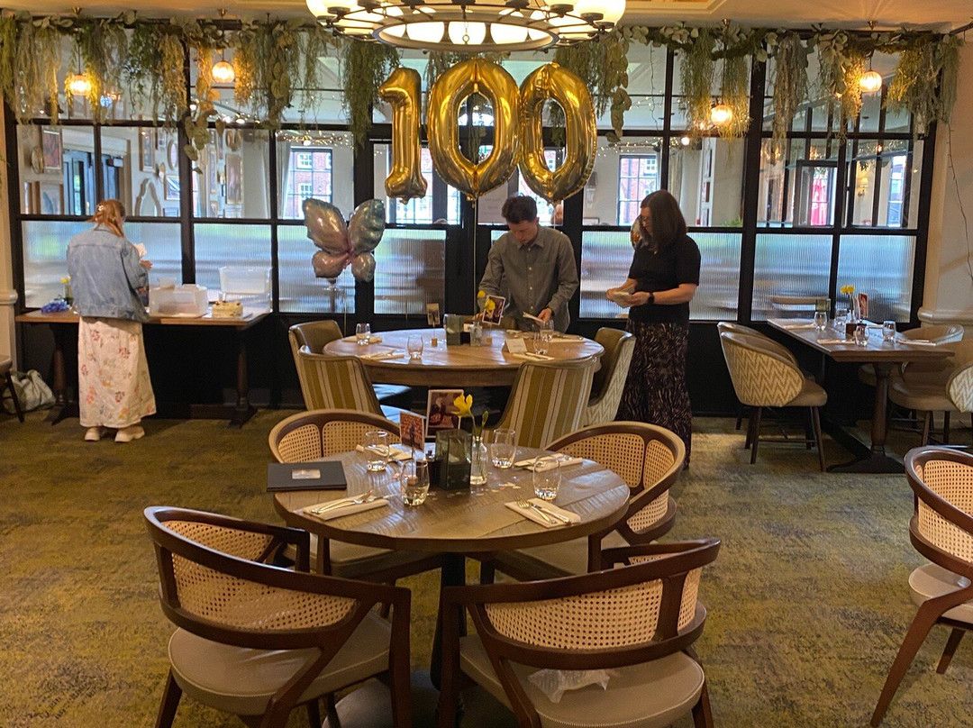 经典英国韦恩安居酒店主图