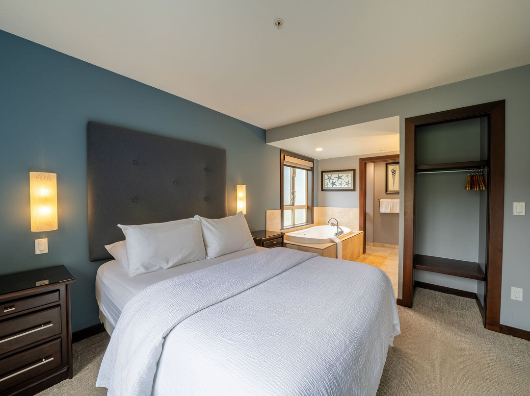 Sunrise Ridge Waterfront Resort主图