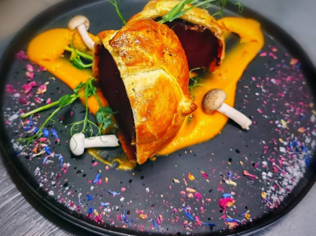 Red Carpet Lounge & Piano Bar