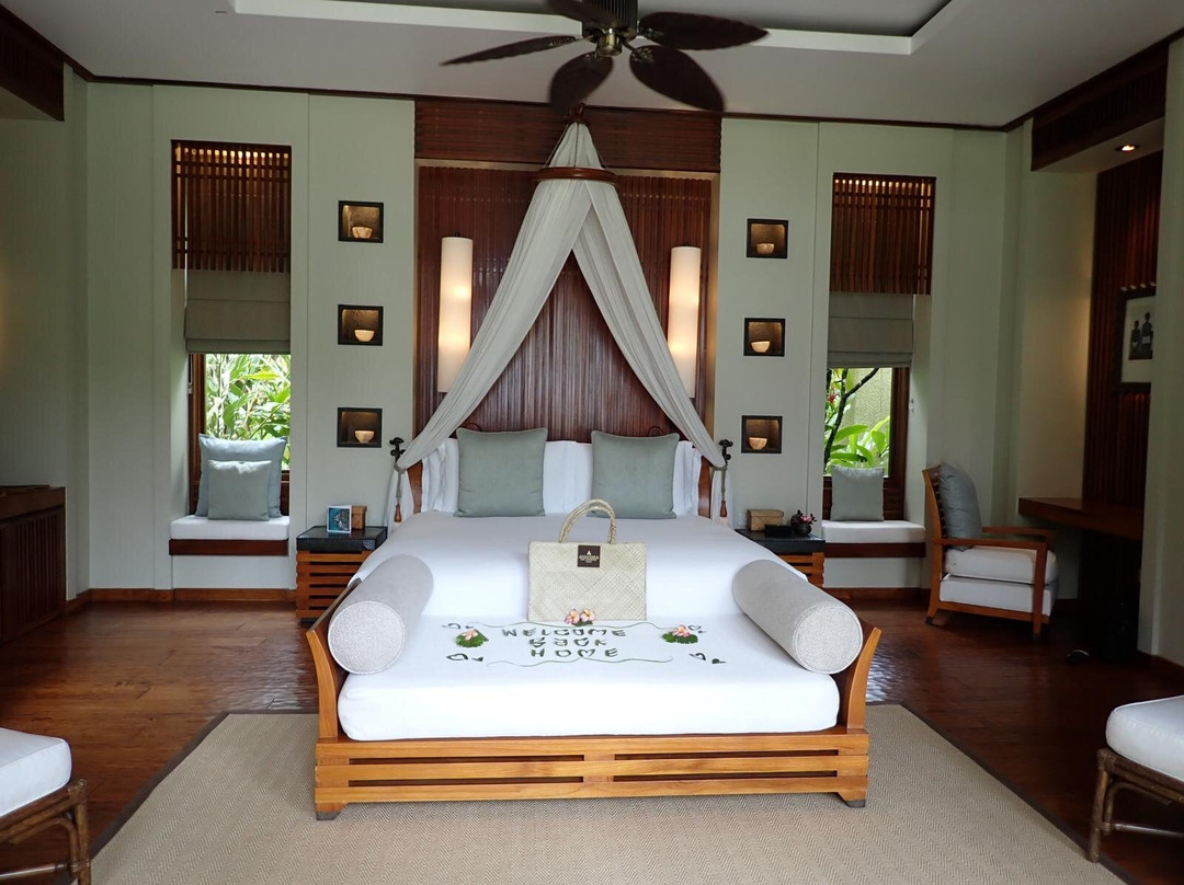 西南阳光酒店主图