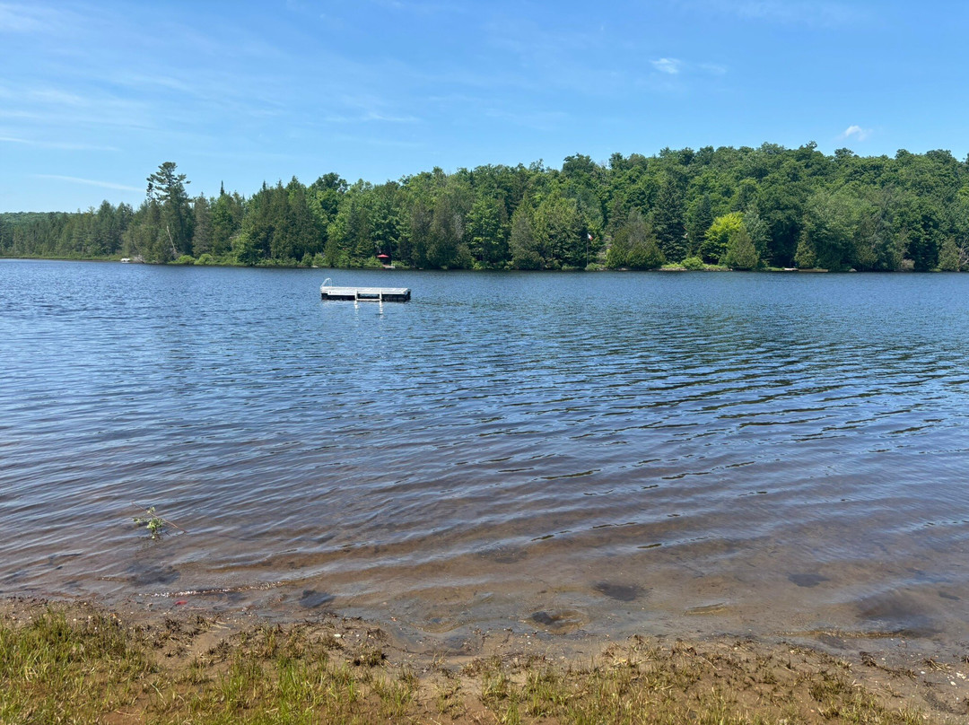 Auberge Lac Du Pin Rouge主图