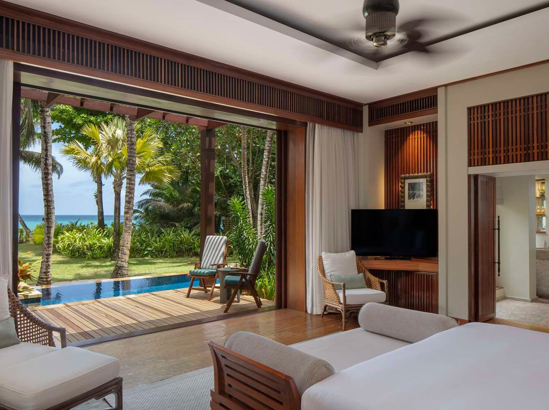 西南阳光酒店主图