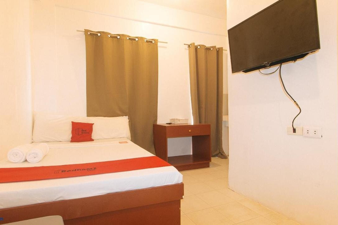 RedDoorz @ The Central Inn Boracay Island