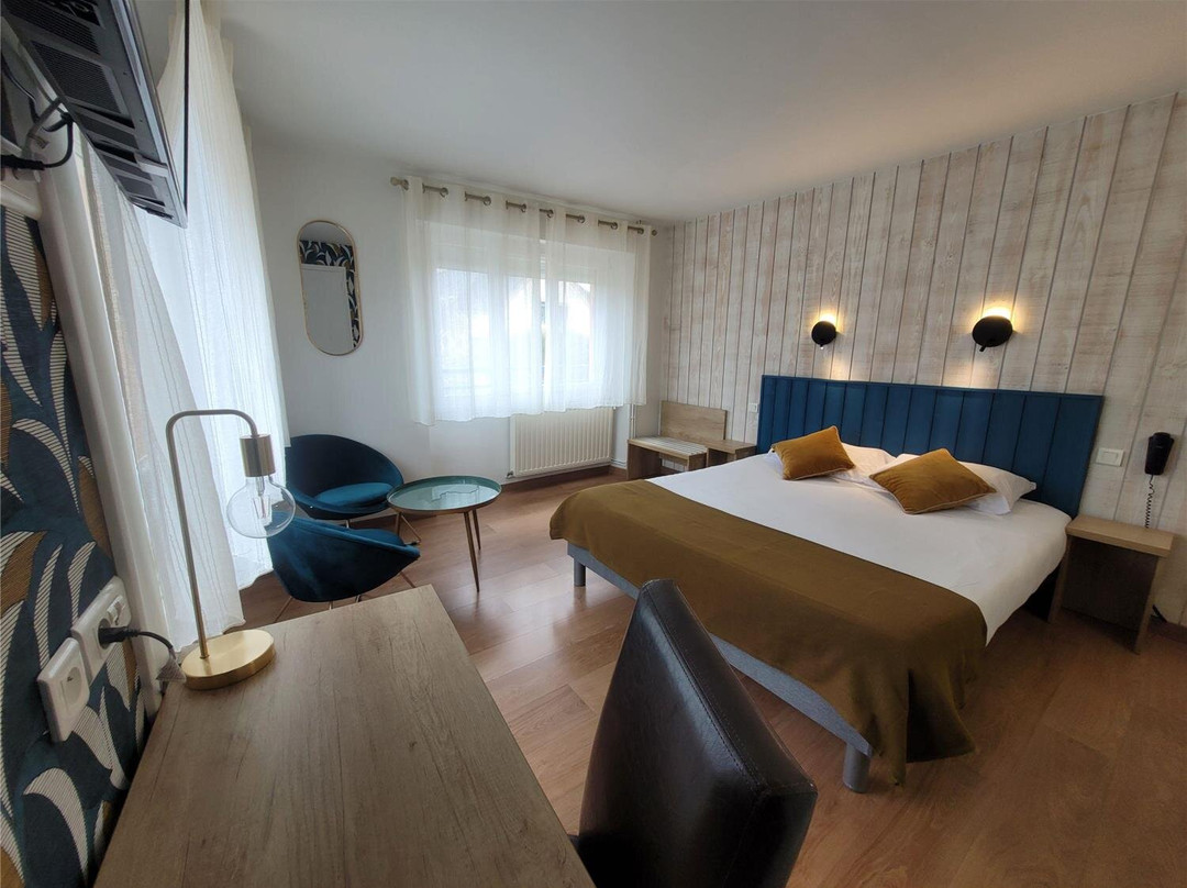 孔卡尔诺酒店住宿-Brit Hotel Des Halles