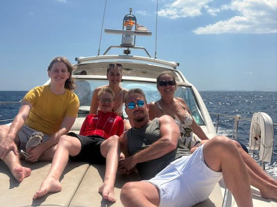 Holls Boat Charter-卡拉多尔必去景点