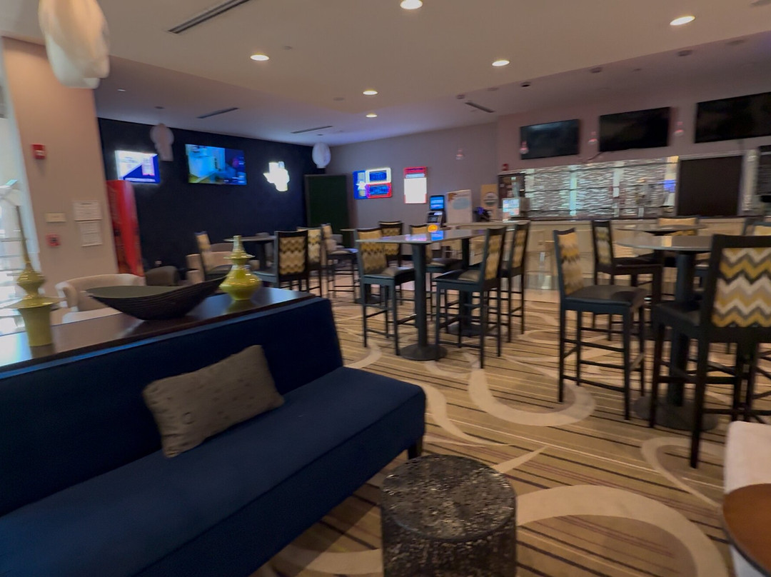 La Quinta Inn & Suites by Wyndham McAllen Convention Center主图