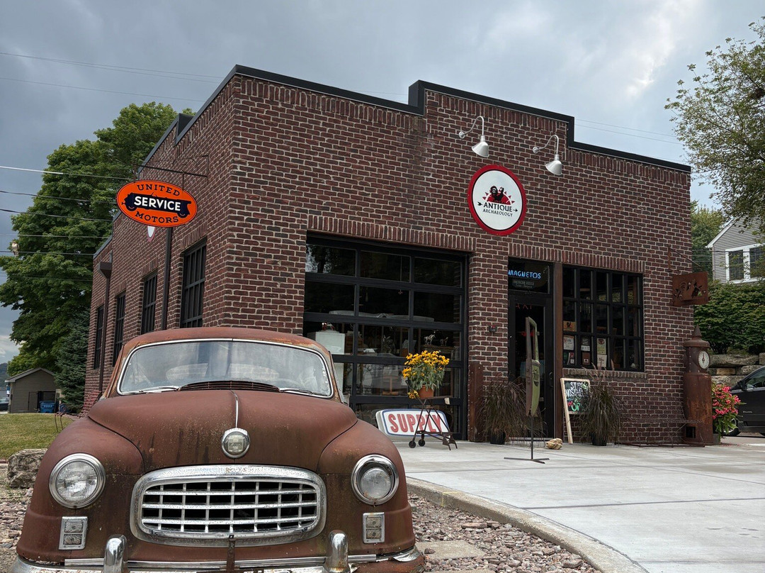 Antique Archeology-Le Claire必去景点