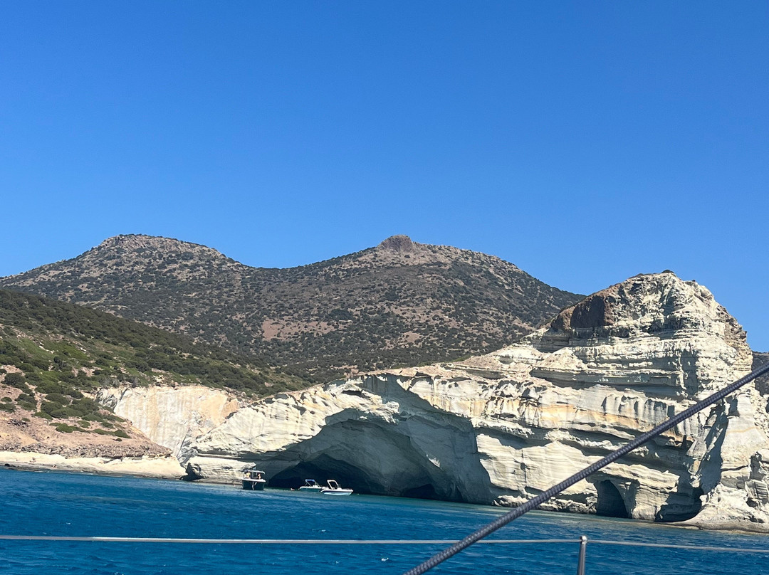 Odysseus A. Yacht Cruises-Adamas必去景点