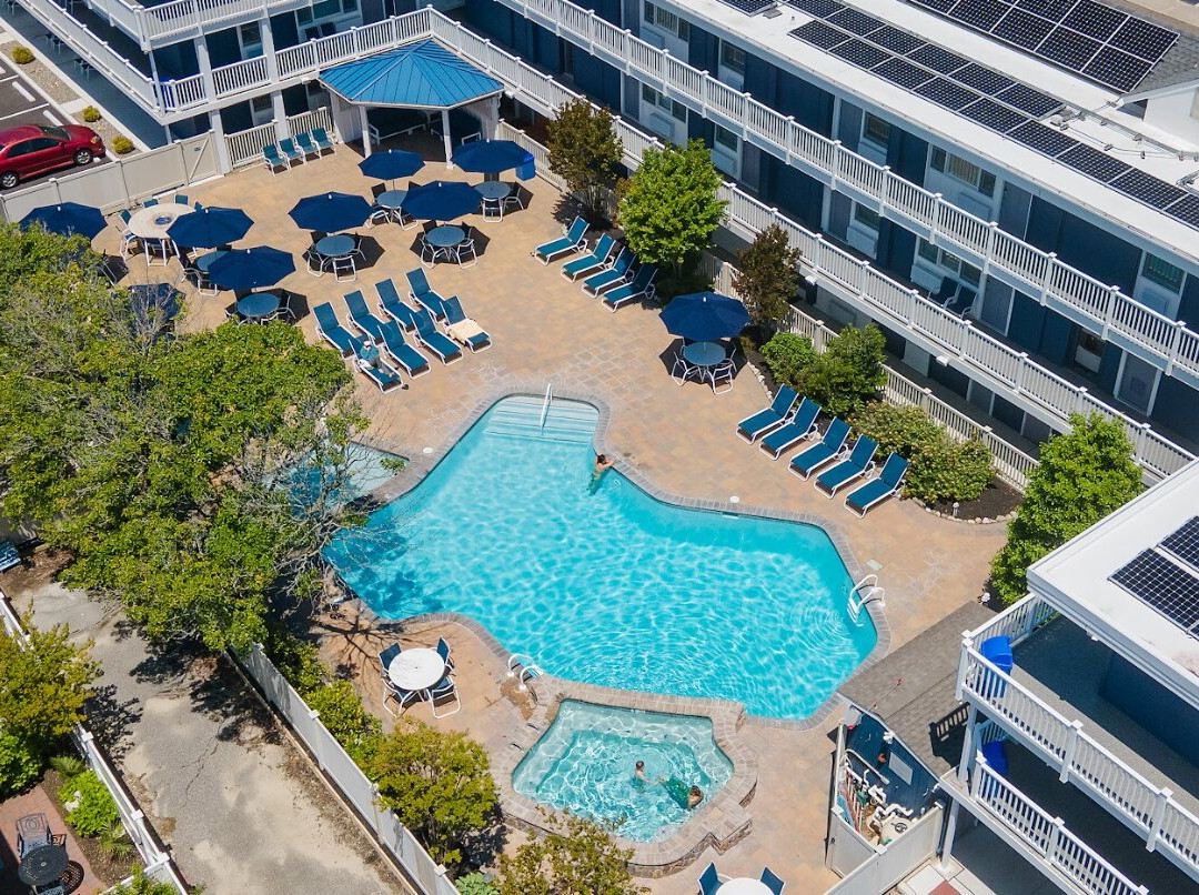 The Beachcomber Resort主图