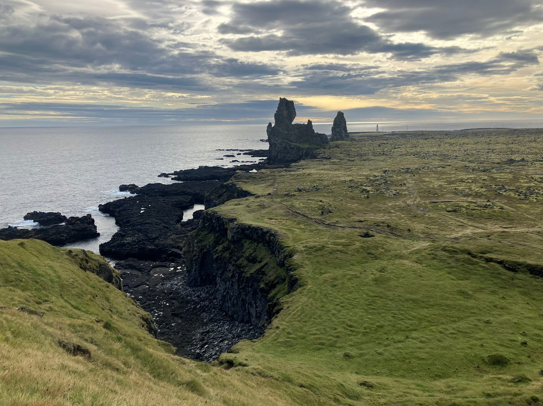 Londrangar Basalt Cliffs-Hellnar必去景点