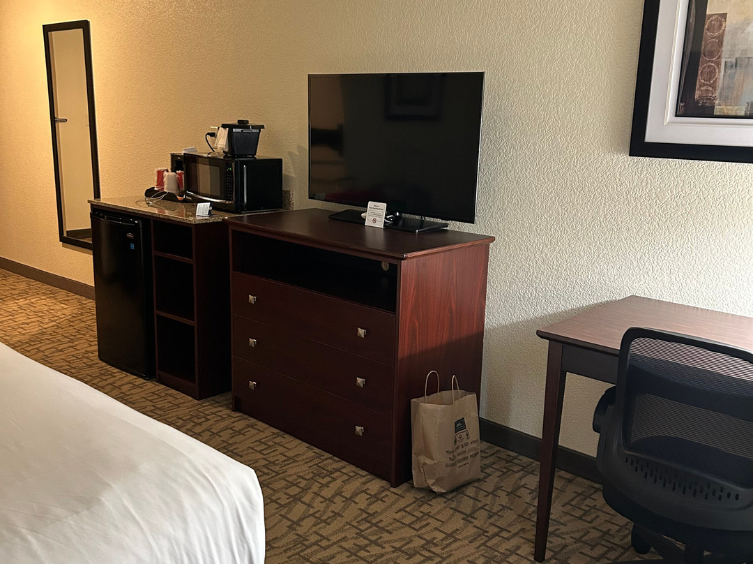 Cobblestone Inn & Suites主图