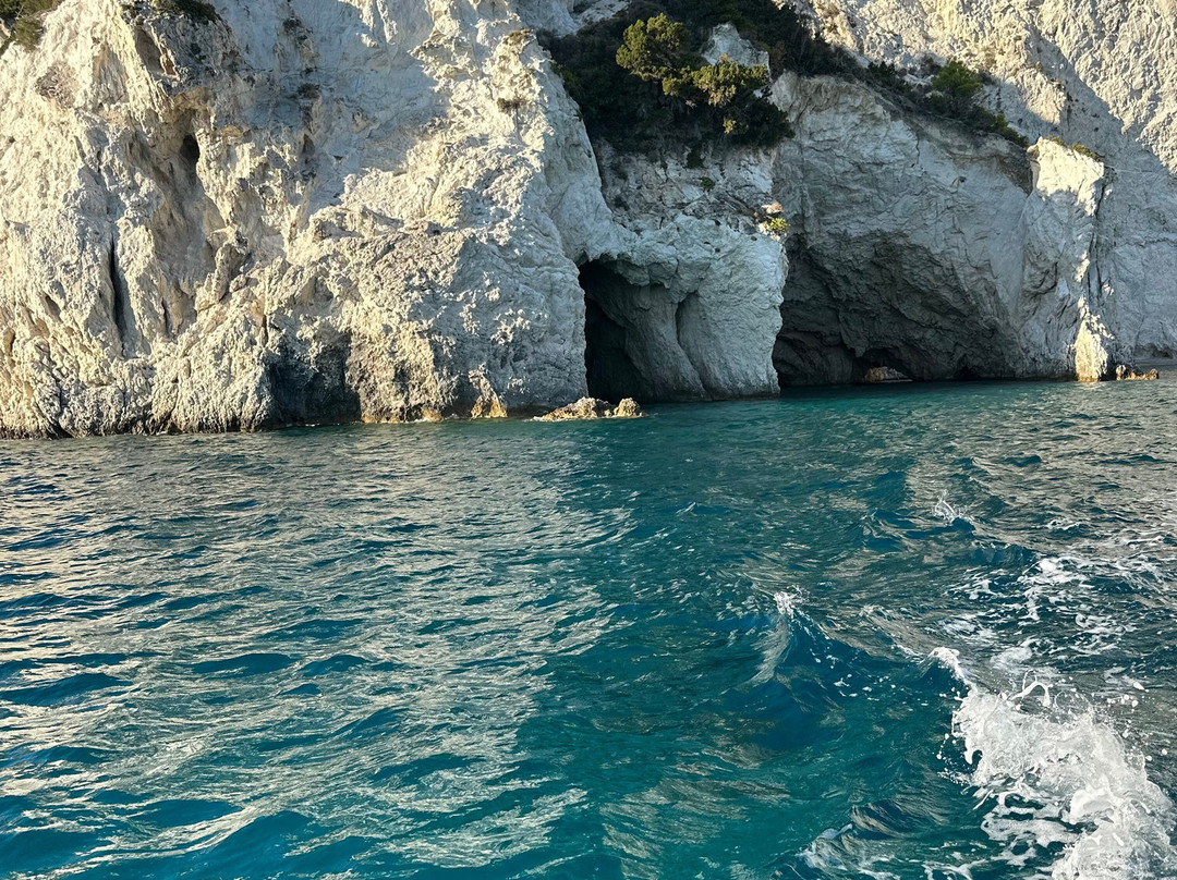 Fioro Boat Rentals-Agios Sostis必去景点