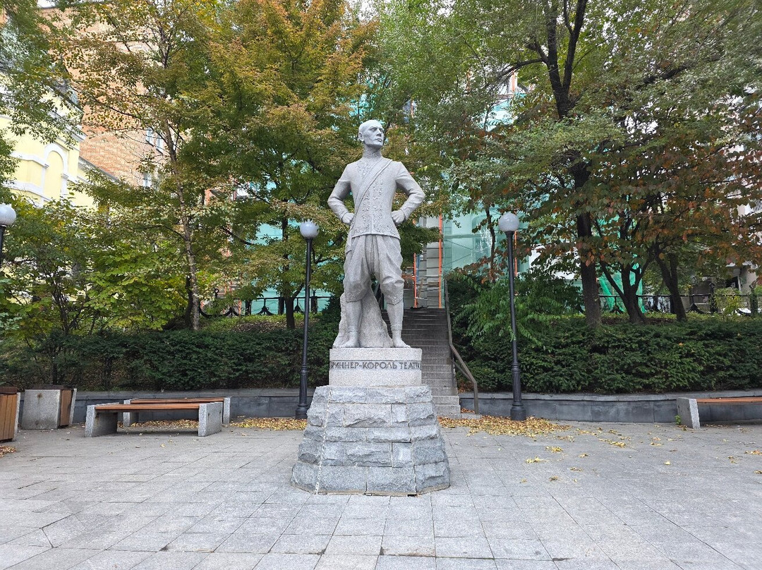 Yul Brynner Monument-海参崴必去景点