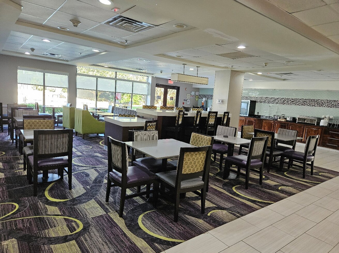 La Quinta Inn & Suites By Wyndham Columbus North主图