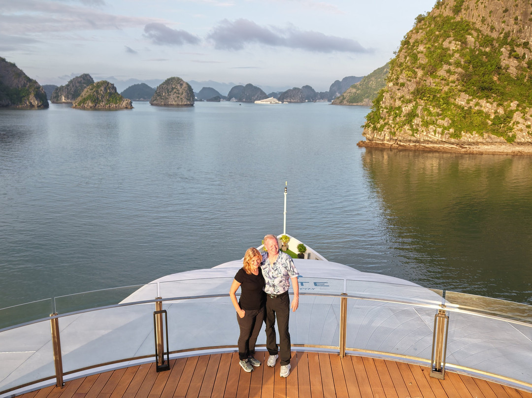 Elite of the Seas-下龙湾必去景点