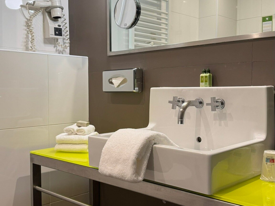 拿破仑酒店主图