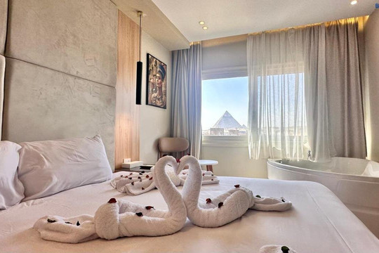 Tiye Pyramids Hotel