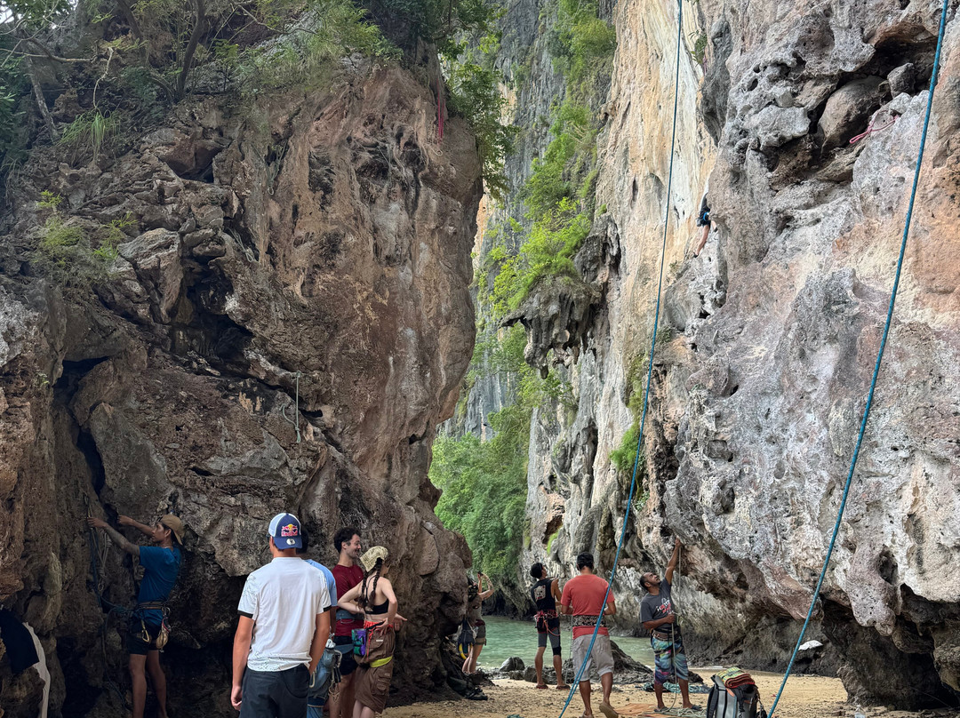 甲米攀岩-莱利海滩必去景点