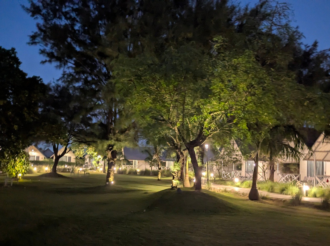 Praveg Beach Resort Daman, Lighthouse Beach主图