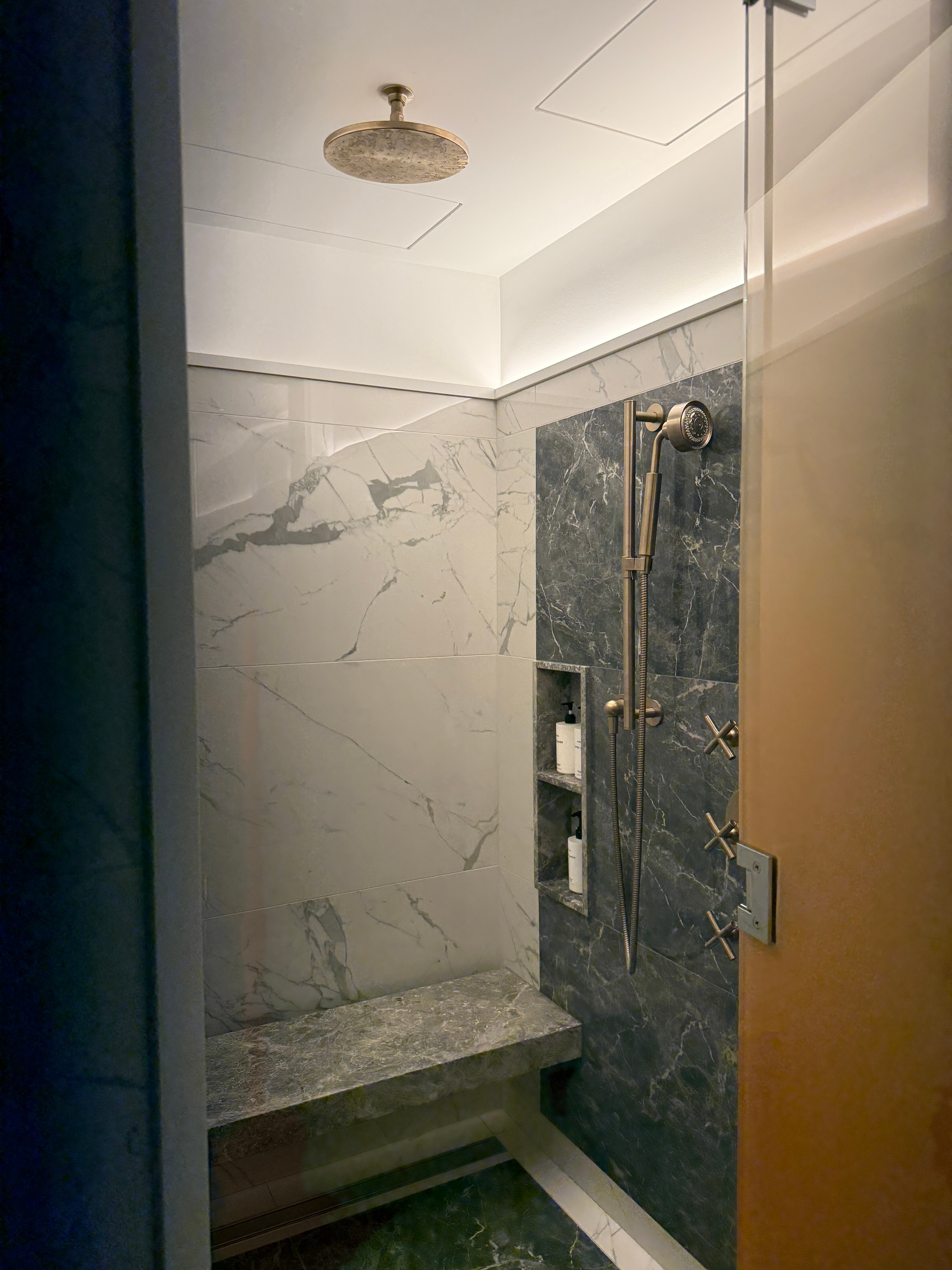 Four Seasons Hotel Montreal-浴室