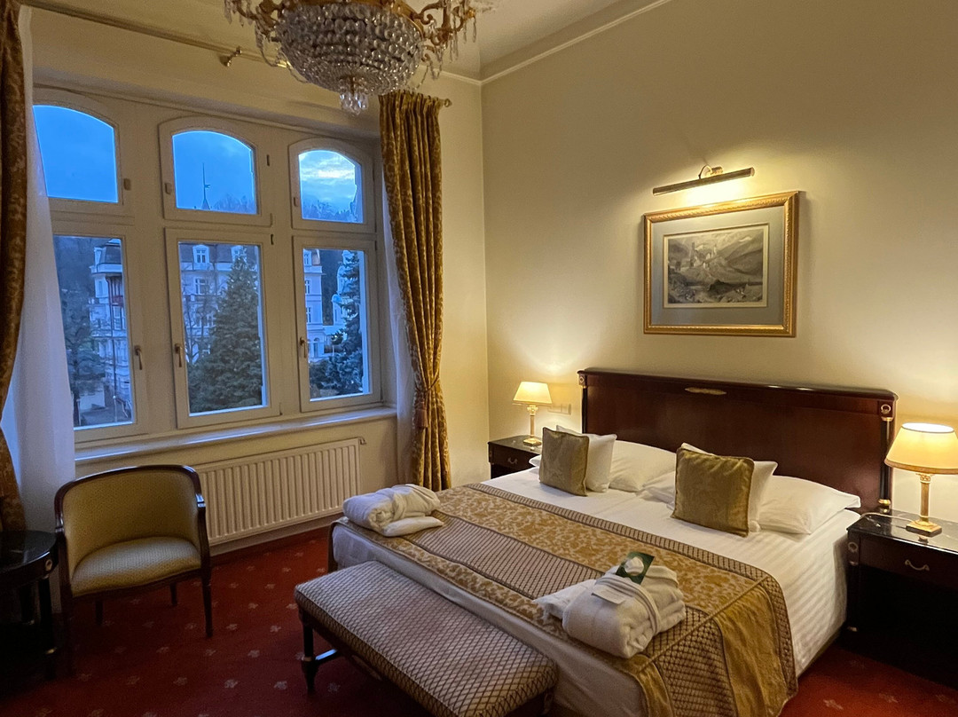 西区萨沃伊酒店主图