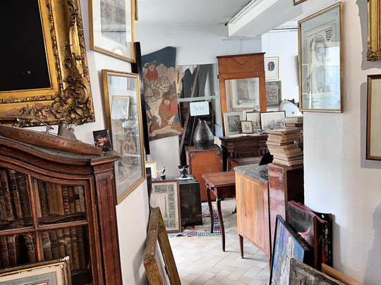 LA COUR DES BROCANTEURS