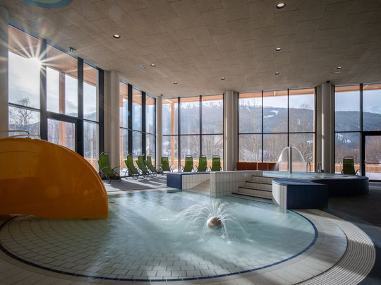 Erlebnisbad Curunes-Curon Venosta必去景点