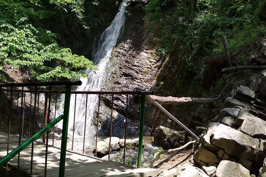 Yeddi Gozel Waterfall-Qabala必去景点