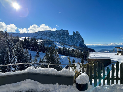 沙莱多洛米蒂酒店主图