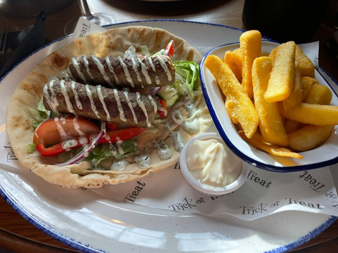 The Crown Hotel Albrighton主图