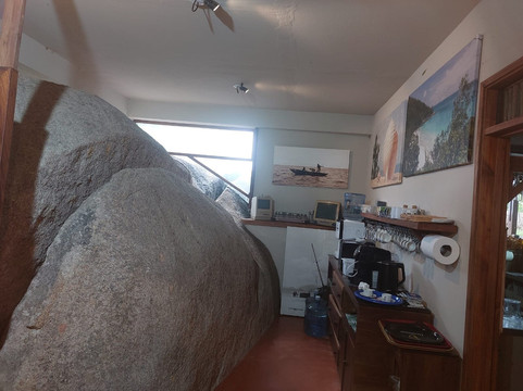 Le Studio Cafe Gallery