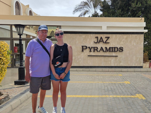 贾兹金字塔度假村