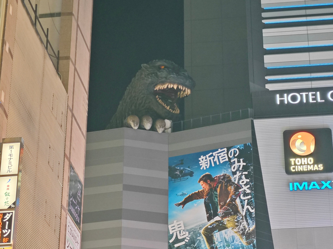 新宿哥斯拉等比头雕-Kabukicho必去景点