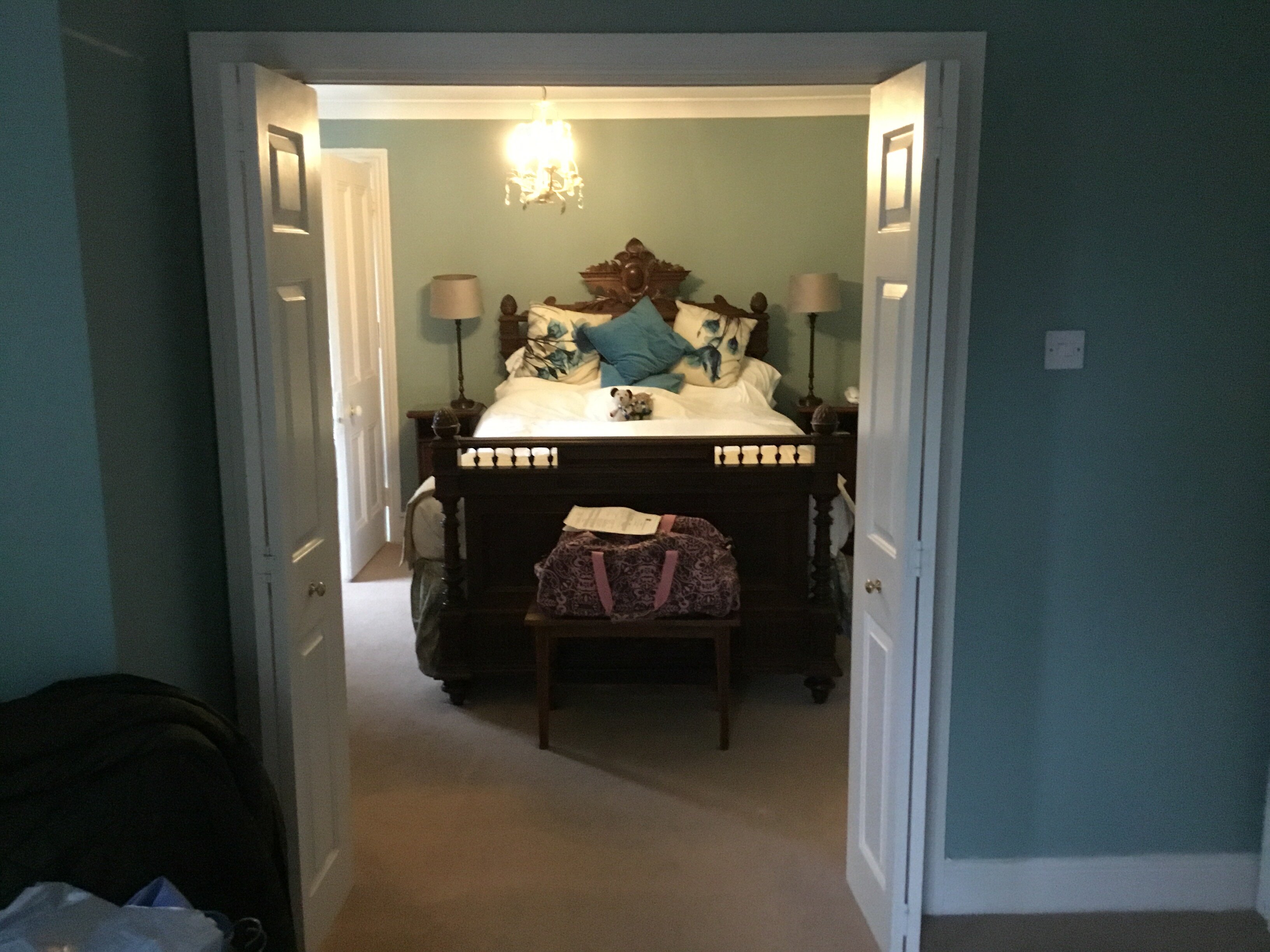 湖泊乡村温泉酒店-客卧