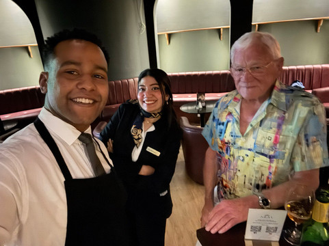 阿扎尔金字塔酒店主图