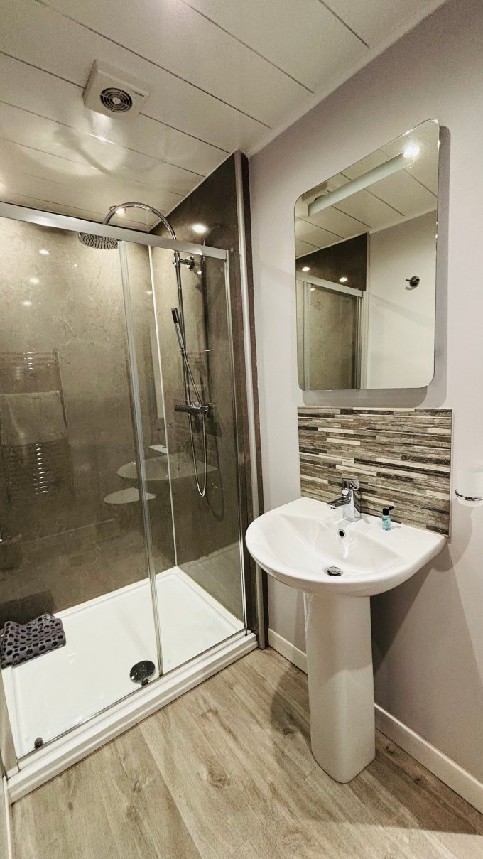 尼斯河谷旅馆-官方