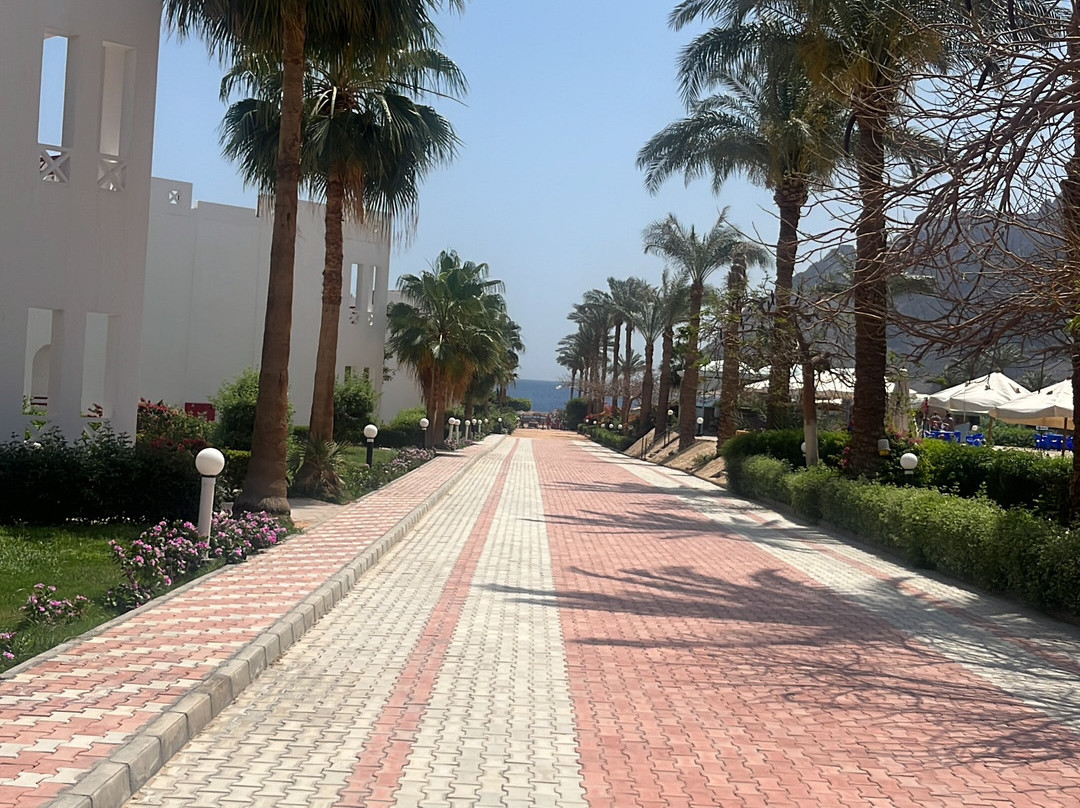 幸福生活村度假酒店主图