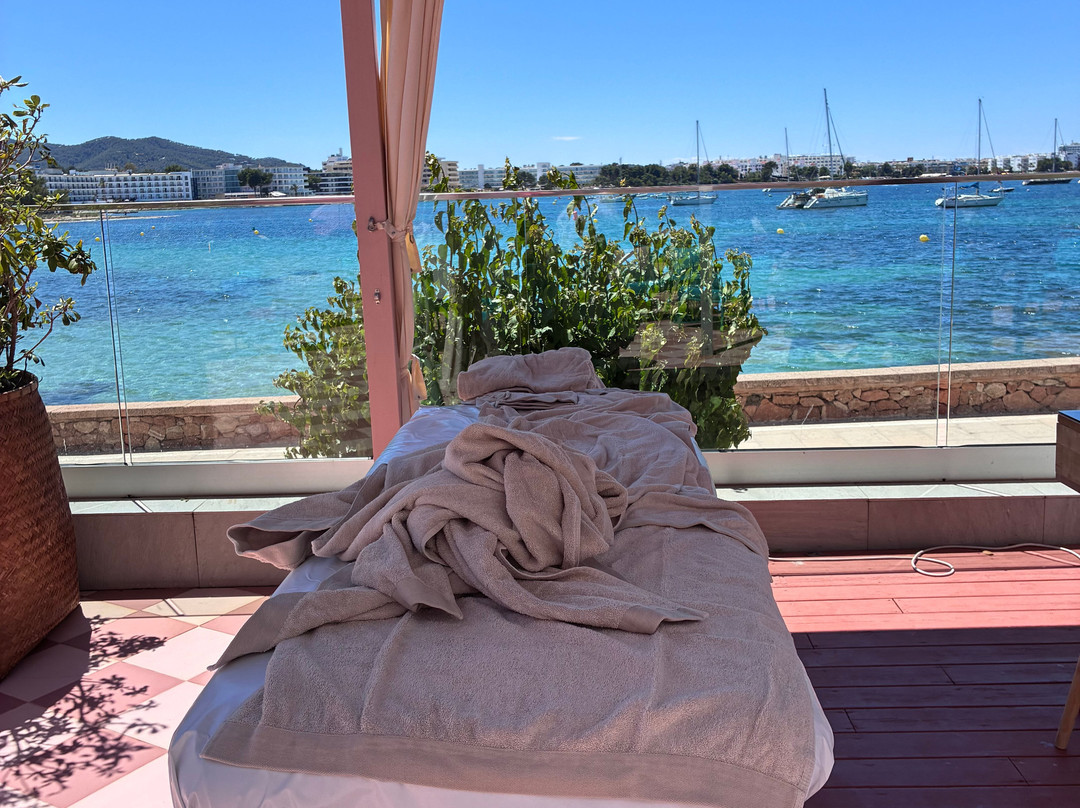 Massage Beach Ibiza-博萨海滩必去景点