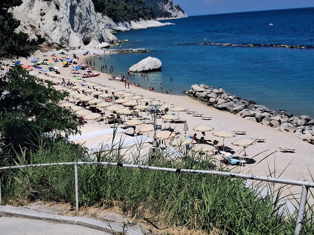 Spiaggia dei Frati-努马纳必去景点