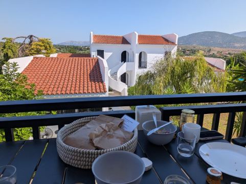 My Little Place On The Hill-旅行者
