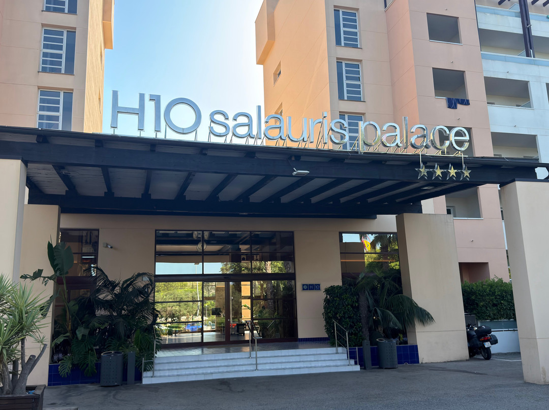 H10萨鲁皇宫酒店主图
