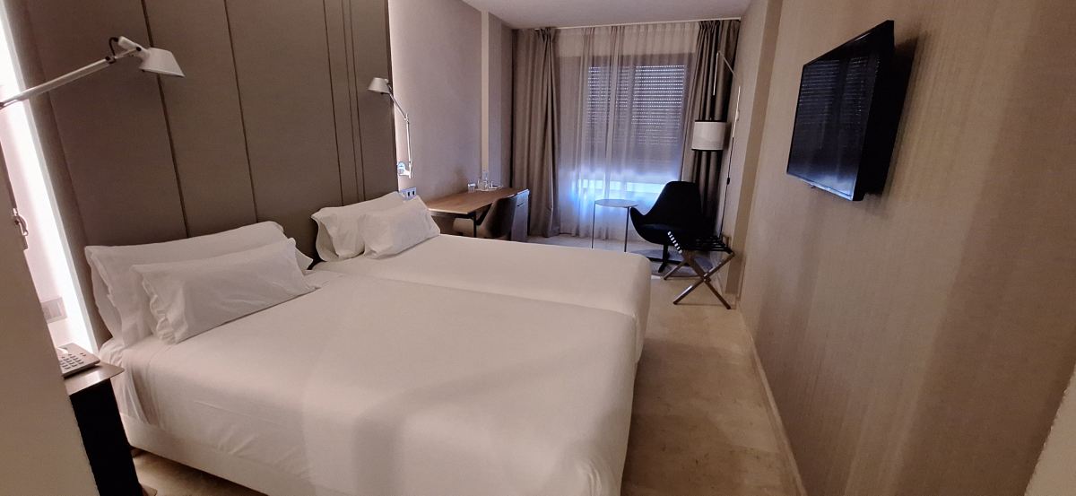 赫伦萨里奥NH酒店-旅行者