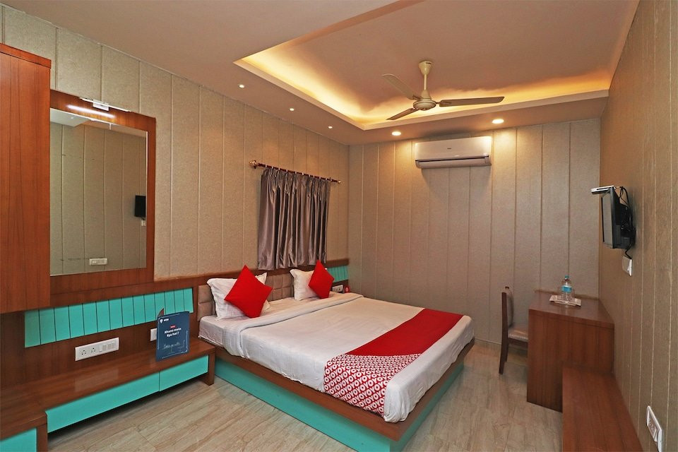OYO 26781 Hotel Raghupati