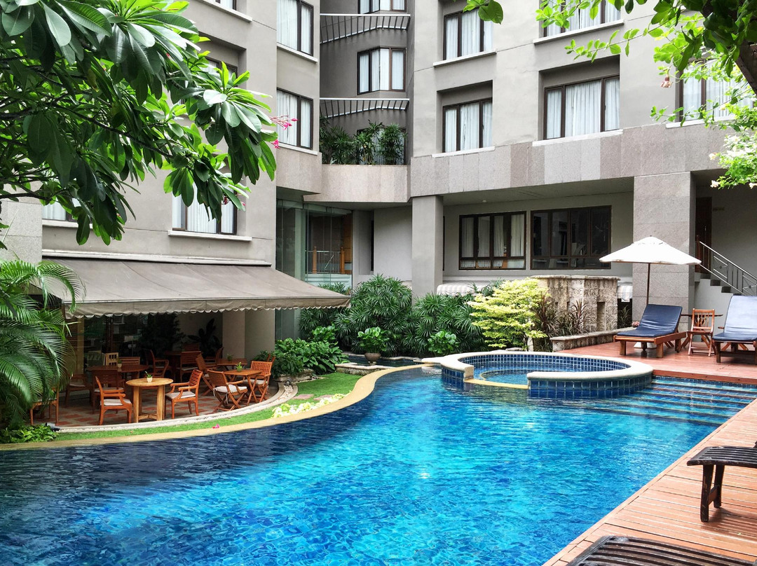 是隆塞琳酒店主图