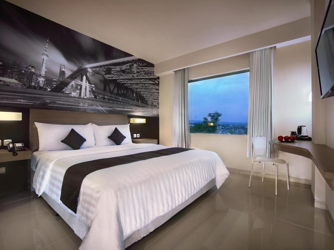 Hotel Neo Candi Simpang Lima - Semarang主图