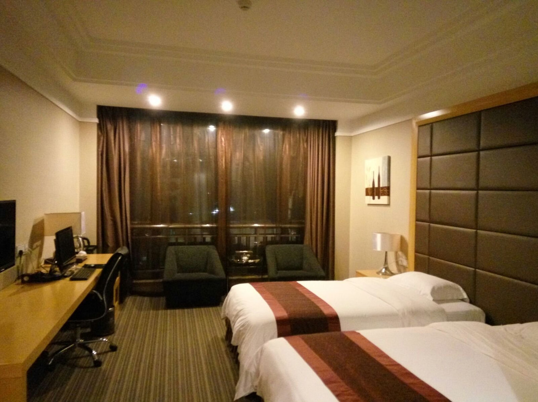 东关明珠大酒店主图