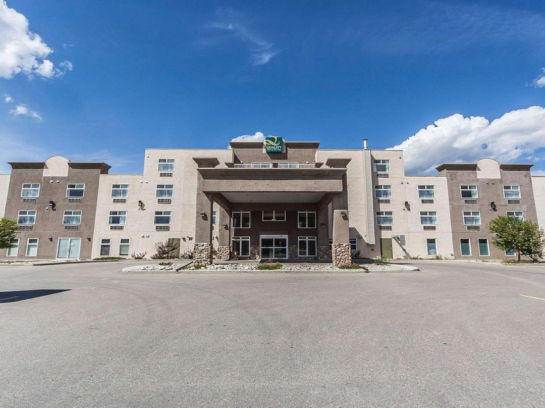 辛顿品质套房酒店主图