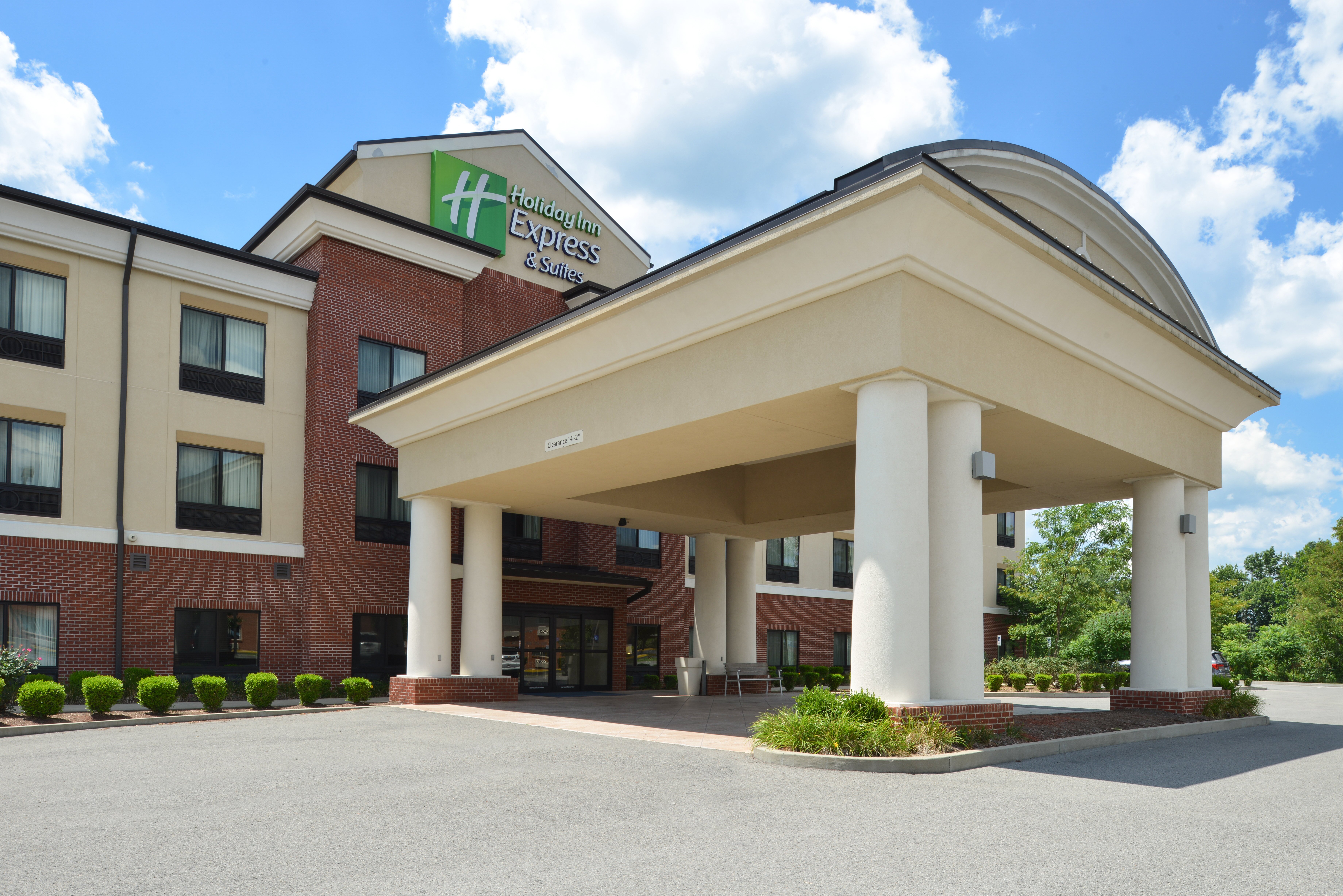 Holiday Inn Express & Suites Fairmont By IHG-官方