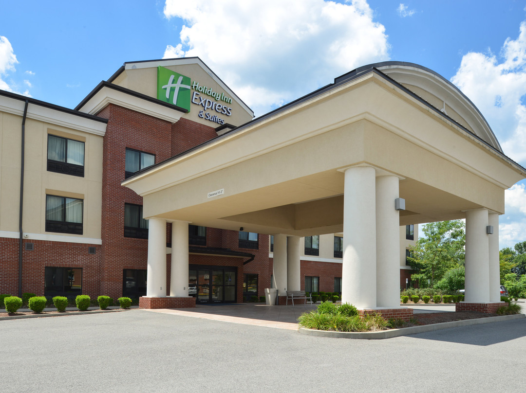 Holiday Inn Express & Suites Fairmont By IHG主图