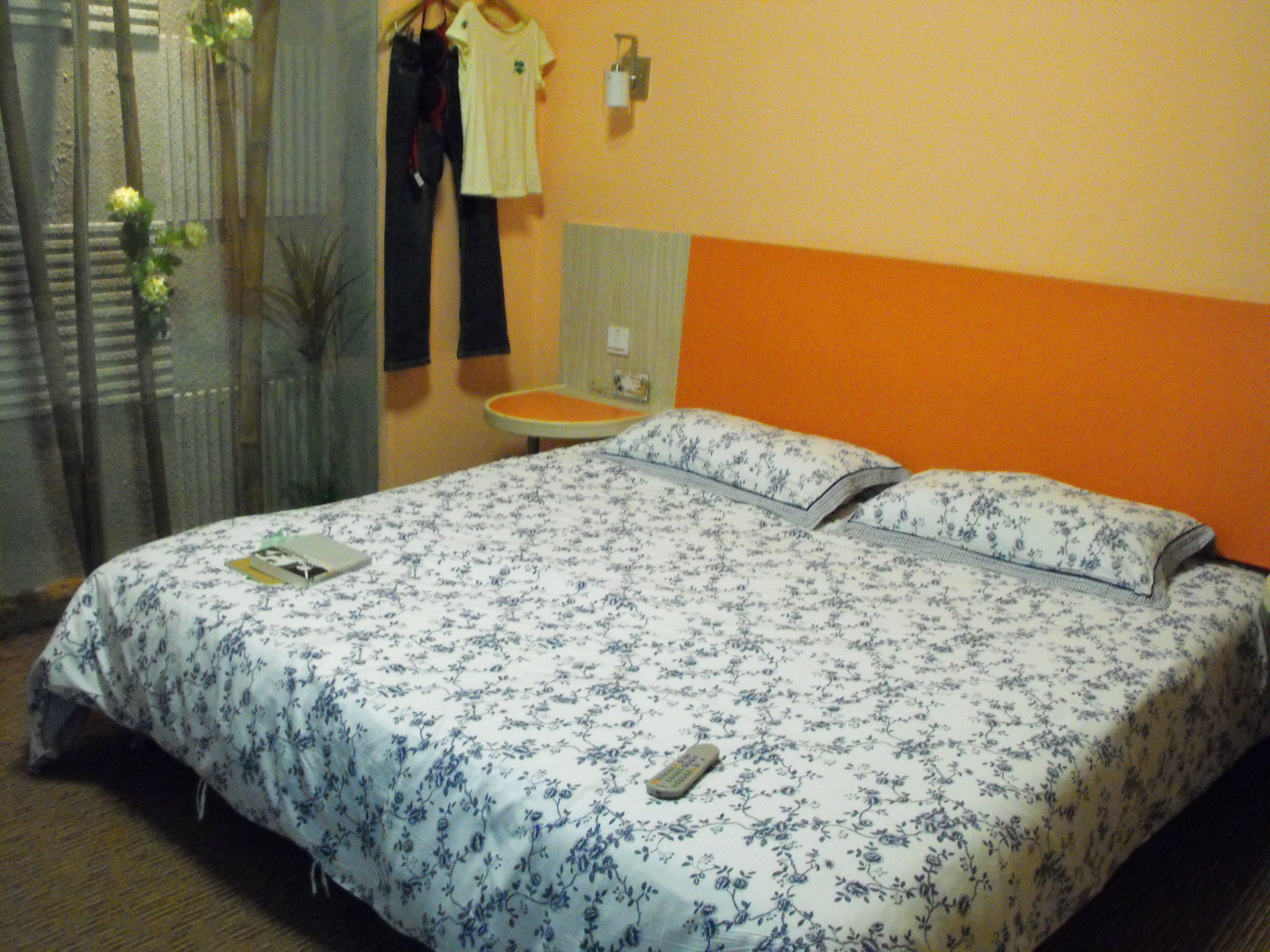 莫泰168(重庆上清寺牛角沱轻轨站店)-客卧